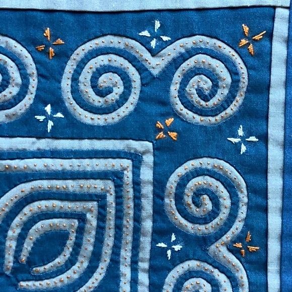 ⚜️ Hand- Made Embroidered WALL HANGING  17” X 17” - Picture 4 of 16